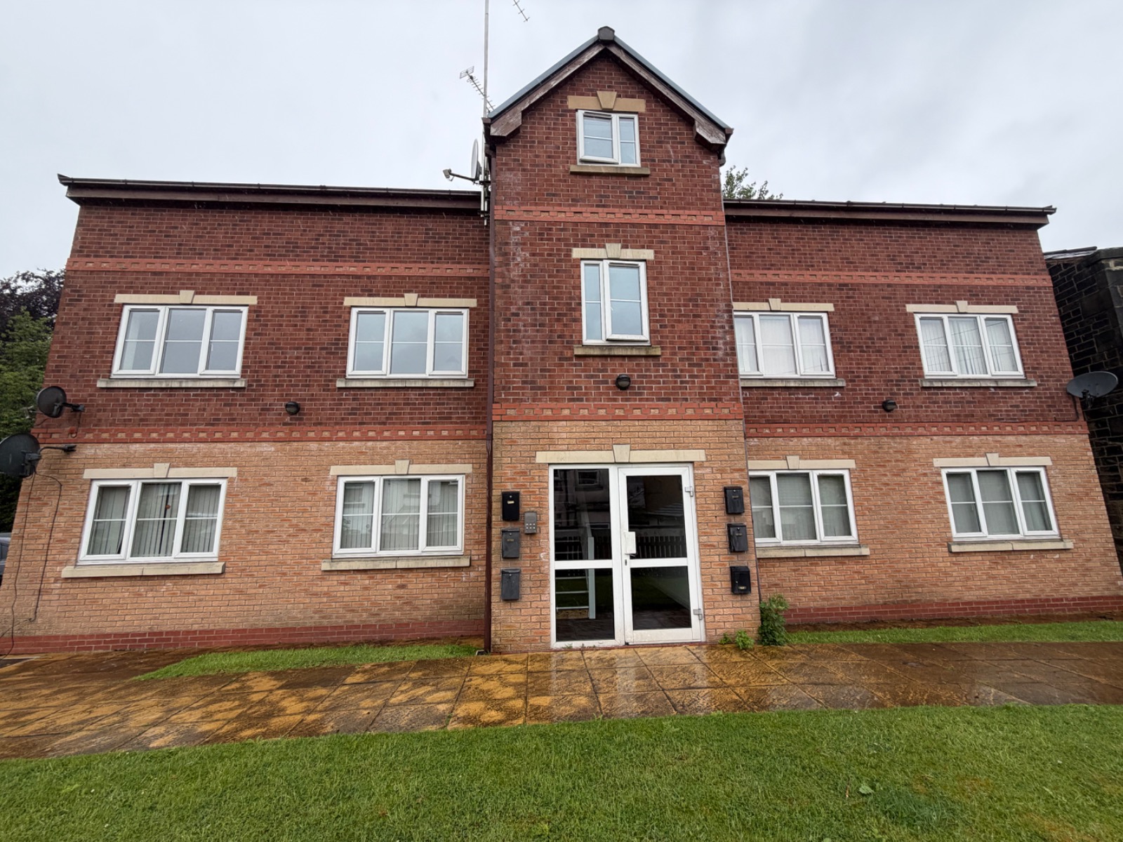Apartment 3 Trafalgar Court, 37A Manchester Old Road, Bury, BL9 0TR — 2