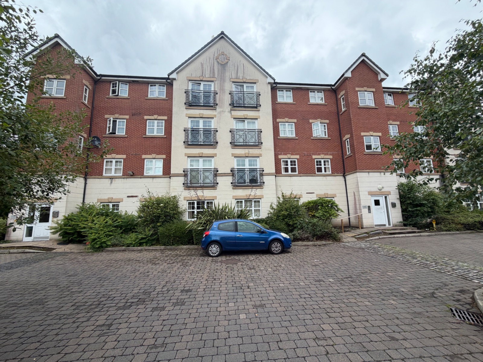75 Astley Brook Close, Bolton, BL1 8RT in 75 Astley Brook Close, Bolton, BL1 8RT