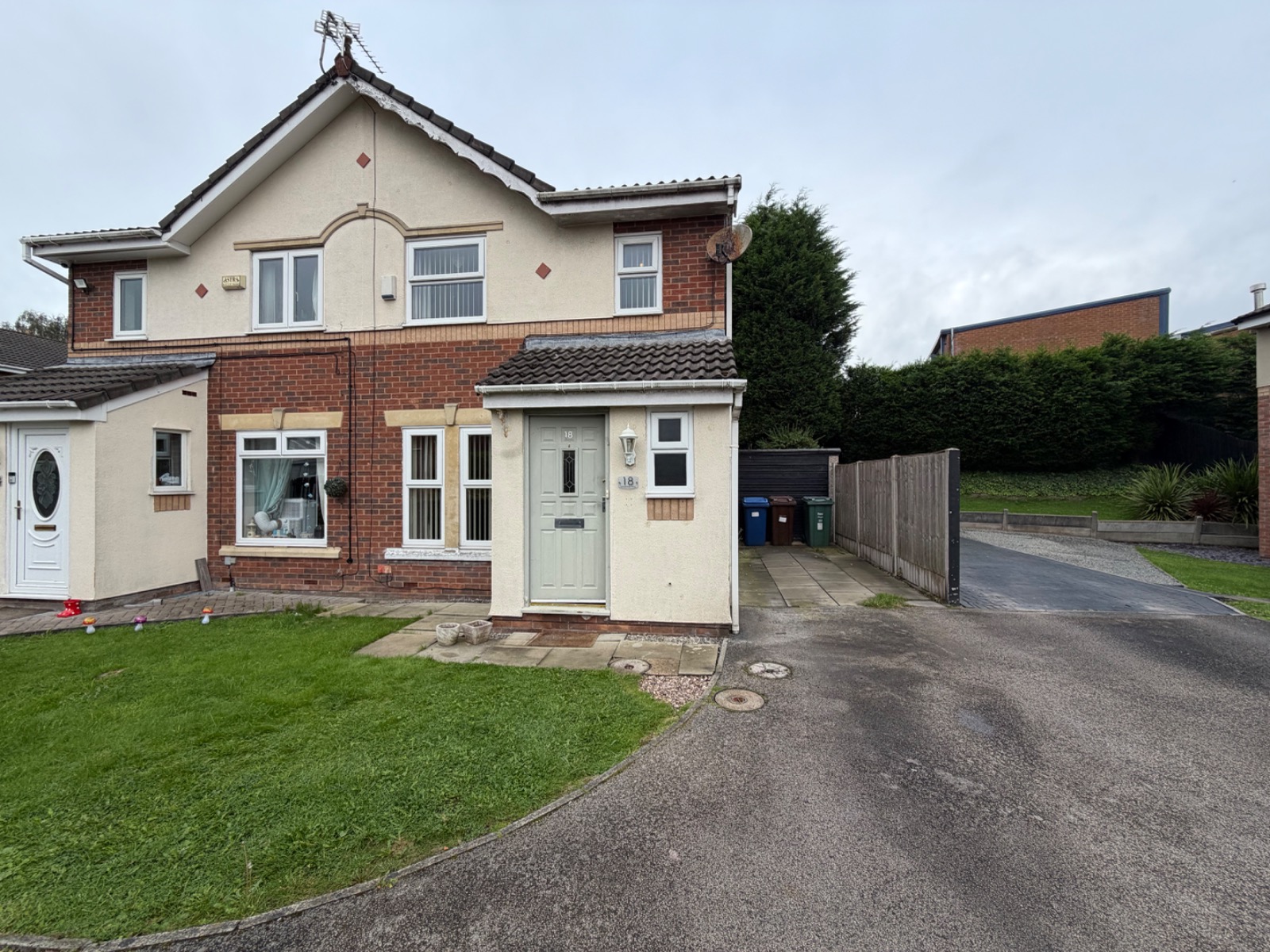 18 Waterdale Drive, Whitefield, Manchester, M45 8SB in 18 Waterdale Drive, Whitefield, Manchester, M45 8SB